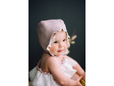 Linen baby bonnet with ruffle